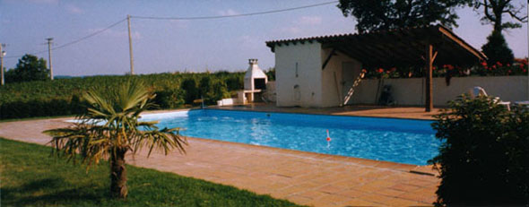 Maison et piscine c&ocirc;t&eacute; Sud